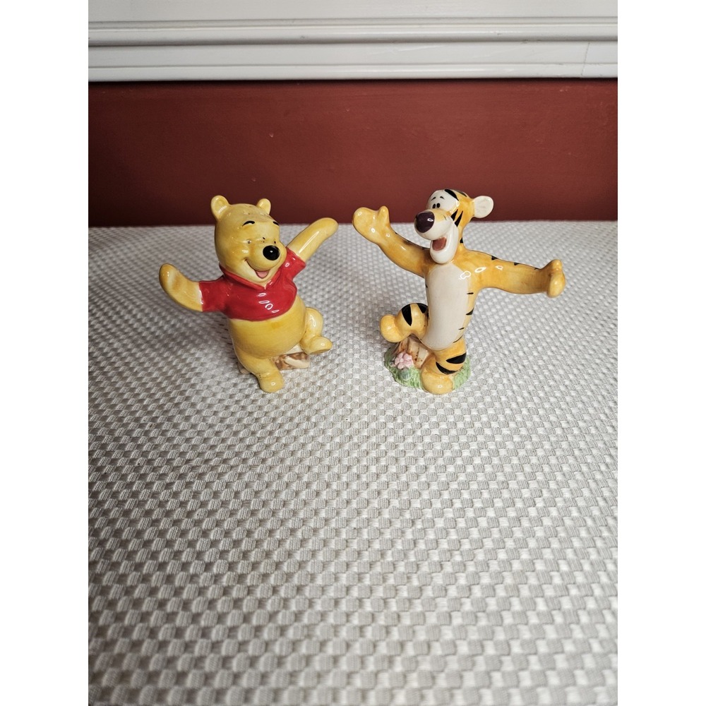 Vintage Disney Parks Winnie the Pooh & Tigger Ceramic Salt and Pepper Shakers...
